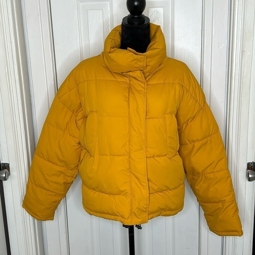 Urban Outfitters S/L oversized, yellow puffer, Button zip closure, winter, coat